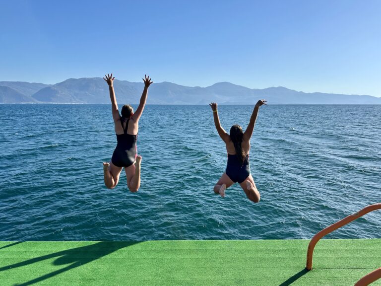 saut dans lac