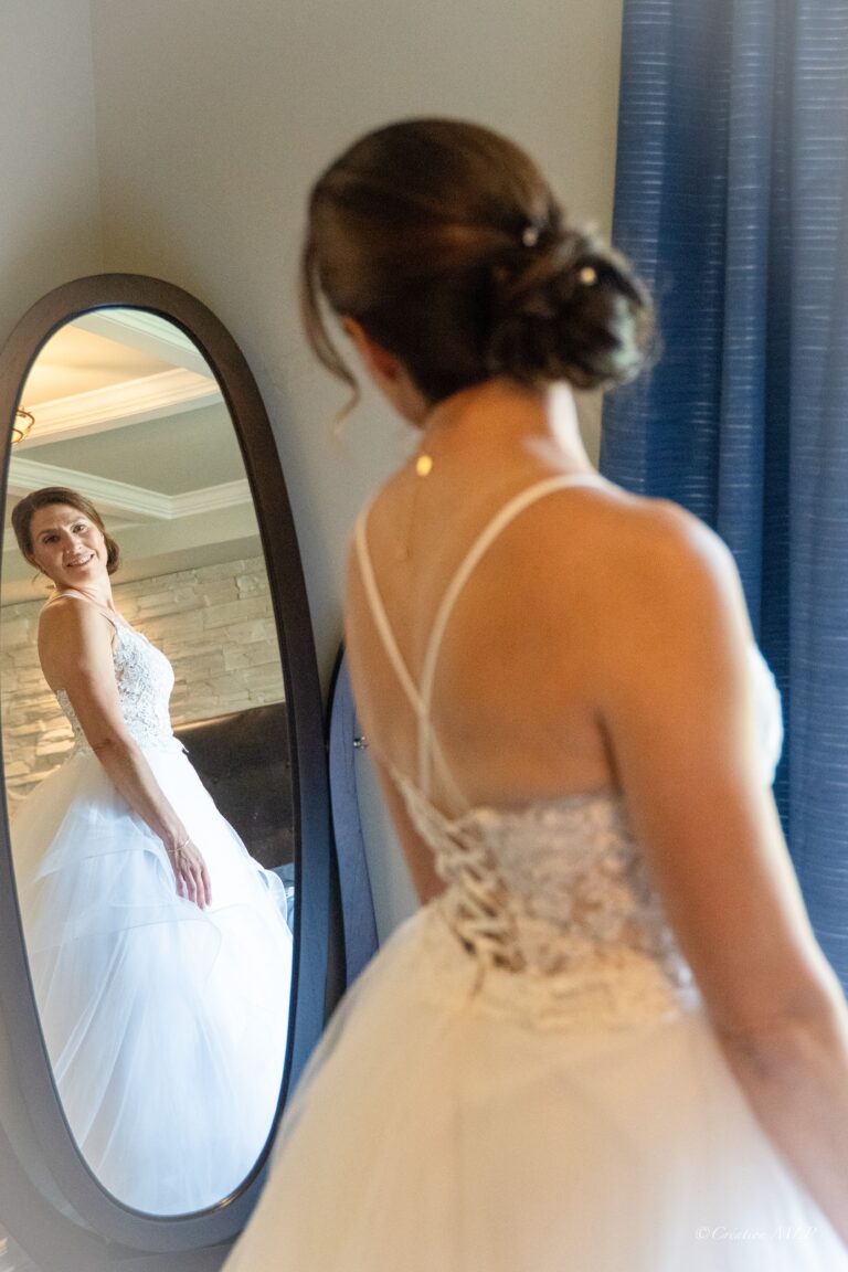 mariée devant miroir long