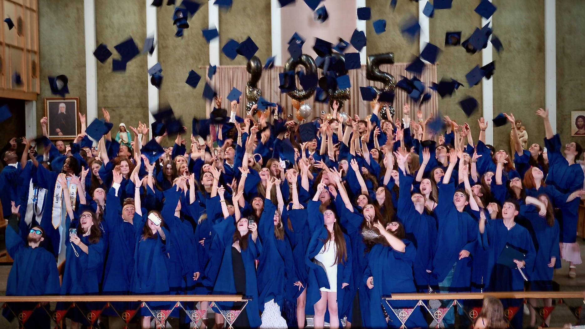 groupe finissant qui lance leur mortier